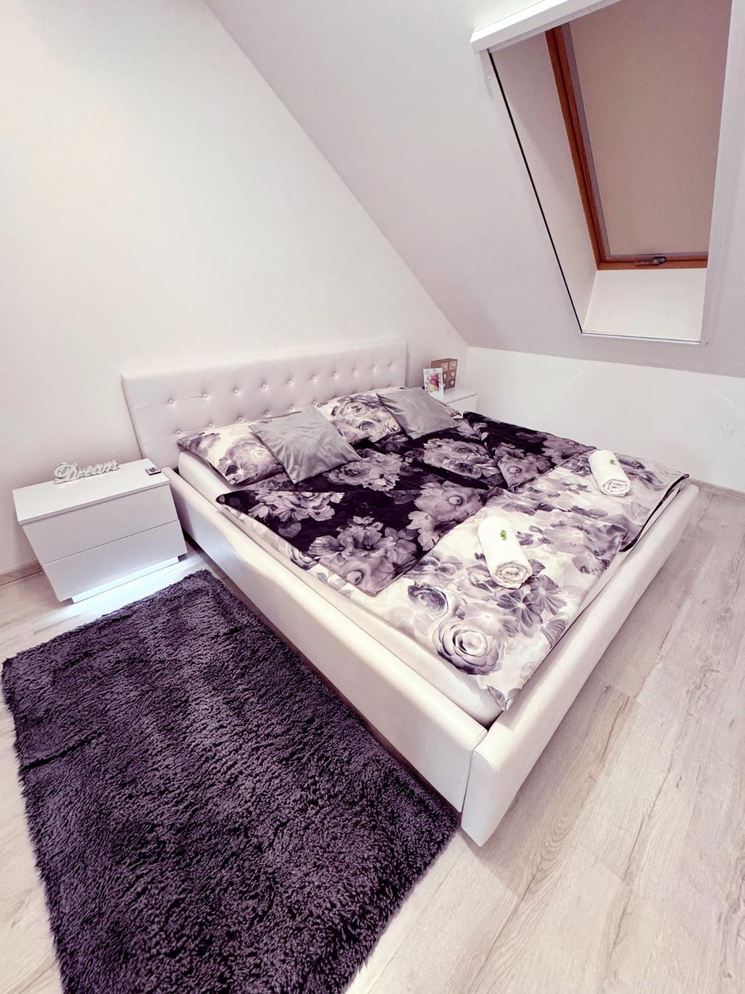 Apartamento Exclusive Family Apartman Pécs Exterior foto